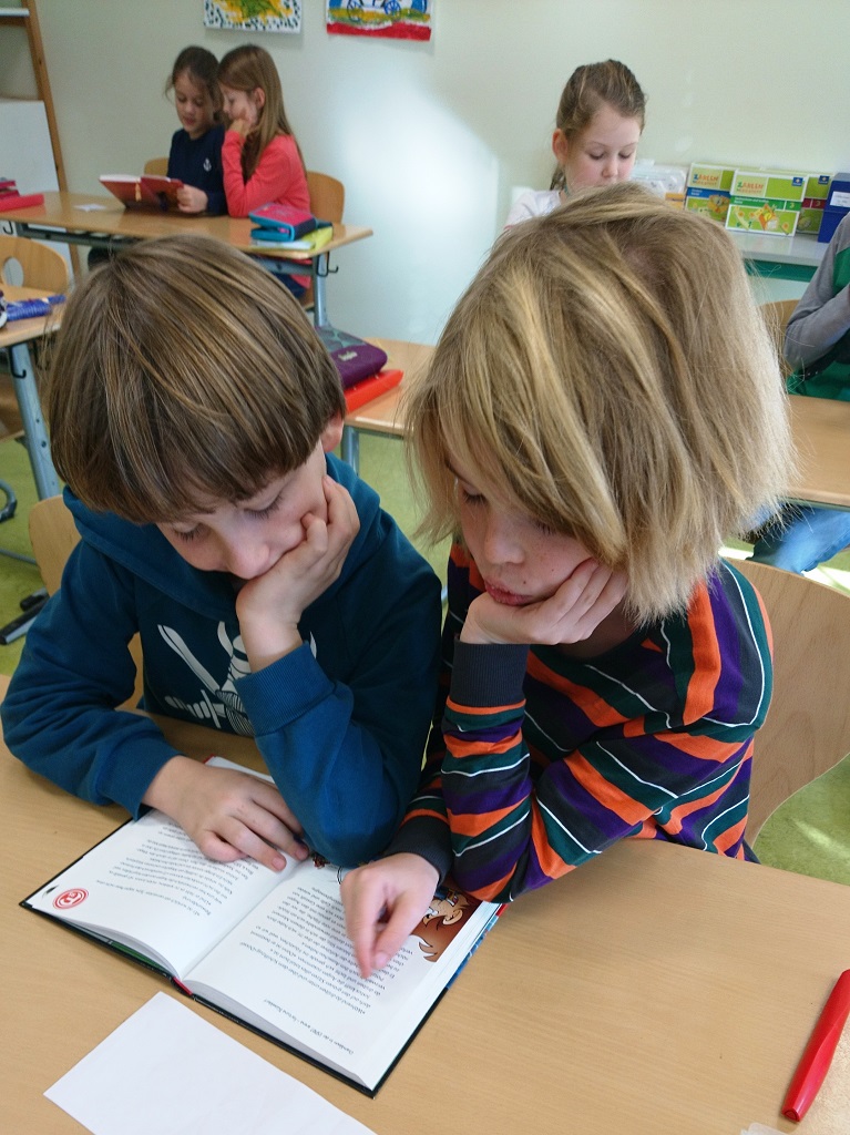 Tandemlesen in der Klasse  3a IBB Ganztagsgrundschule